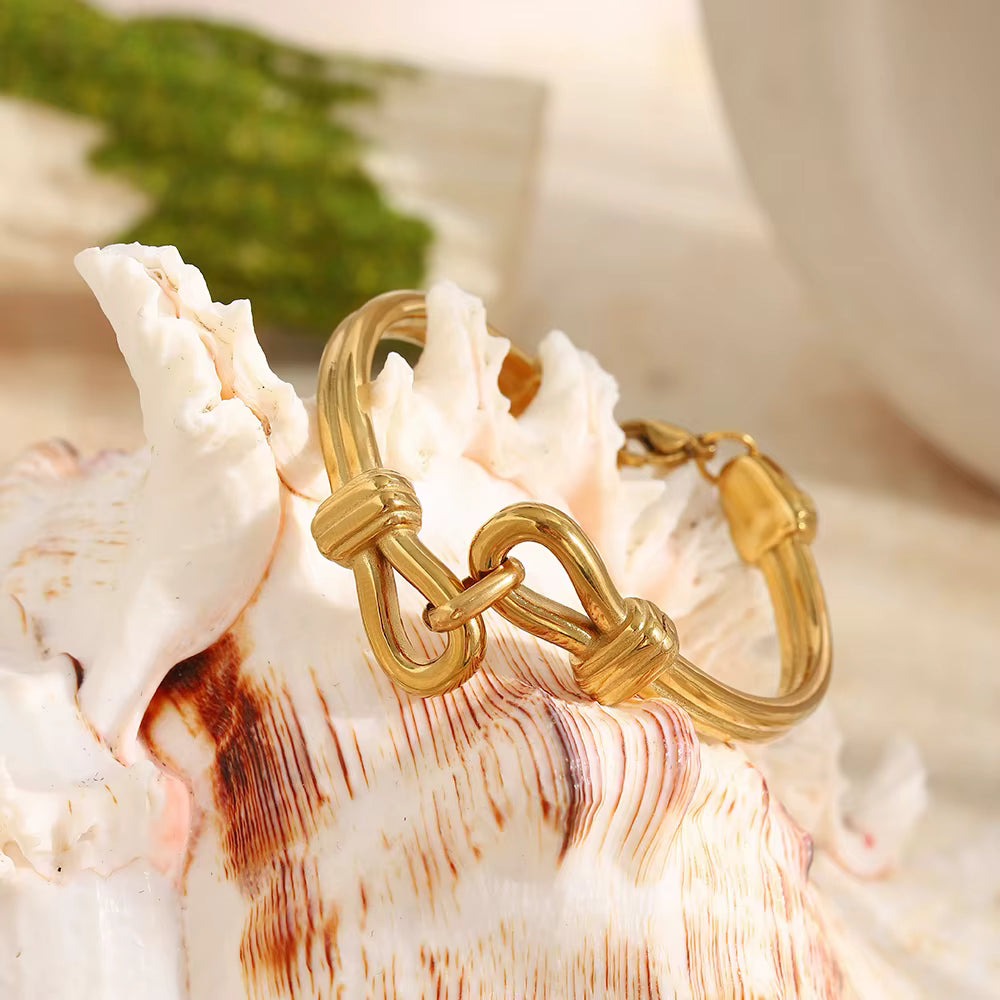 Infinity Knot – Elegant 18K Gold Plated Bracelet