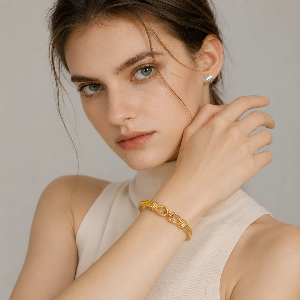 Infinity Knot – Elegant 18K Gold Plated Bracelet