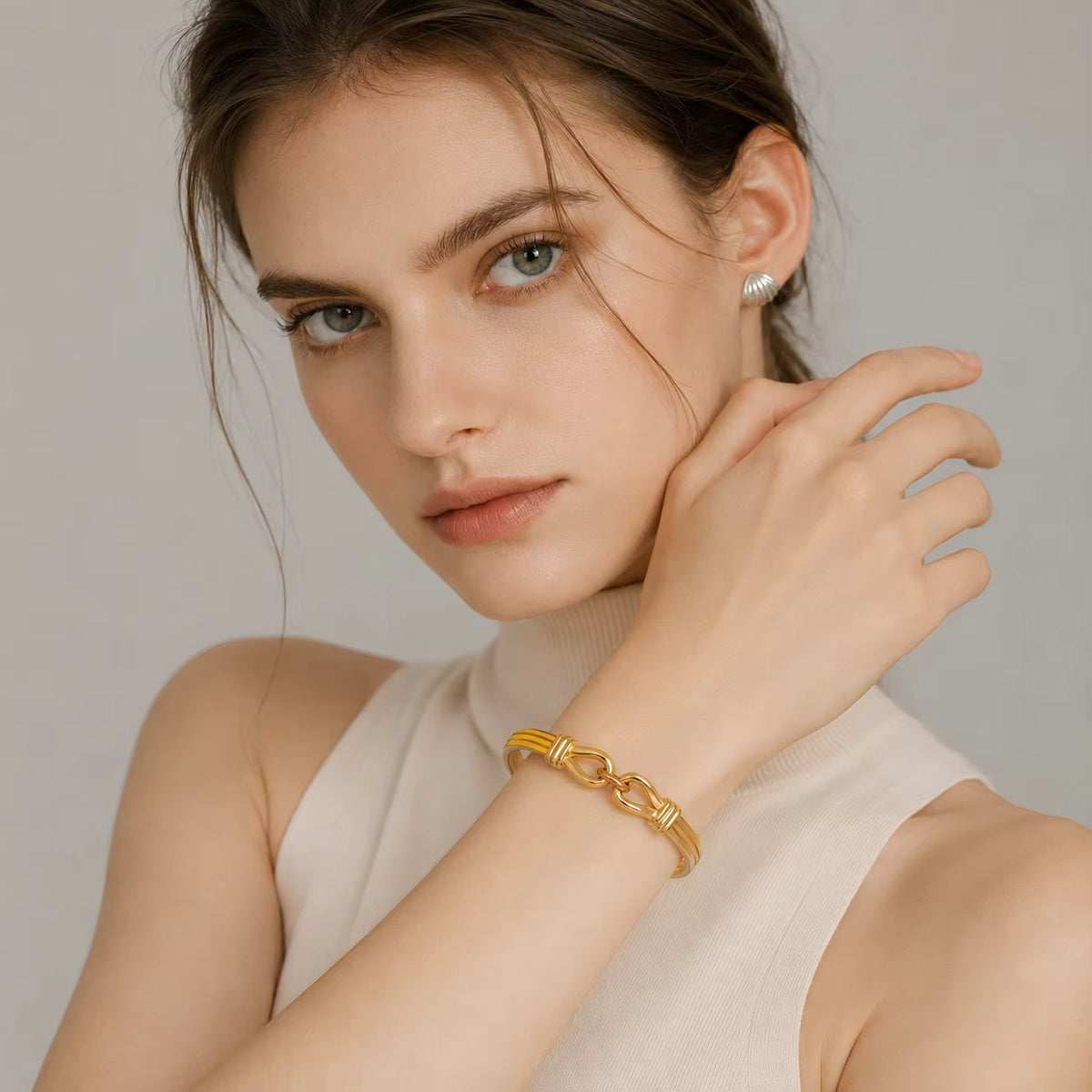 Infinity Knot – Elegant 18K Gold Plated Bracelet