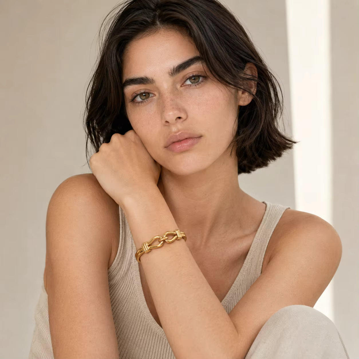Infinity Knot – Elegant 18K Gold Plated Bracelet